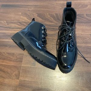 Halston boots size 7.5 Women